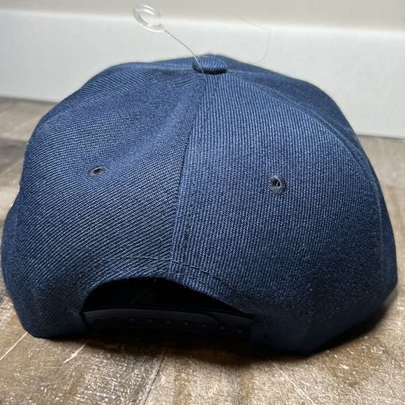 Wynn Snap-Back Headwear New York Yankees Baseball Cap Navy Blue and White NEW - Picture 5 of 6